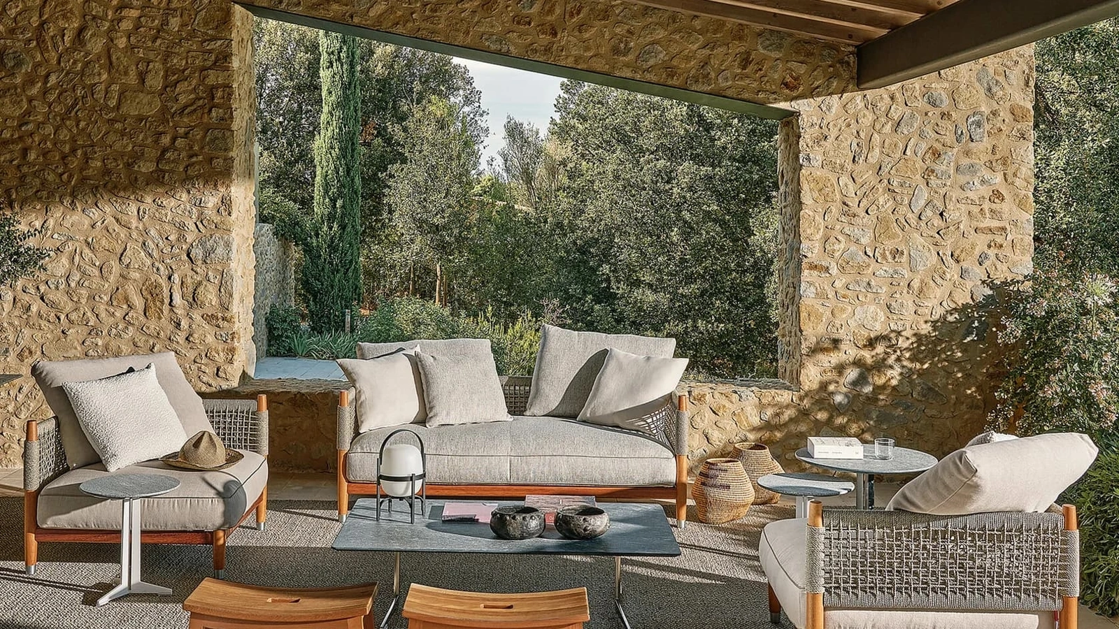 Divano in legno massello e corda intrecciata Parker Outdoor di Flexform