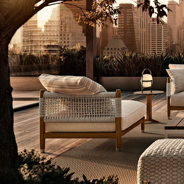 Poltroncina Parker Outdoor in legno massello e corda intrecciata di Flexform
