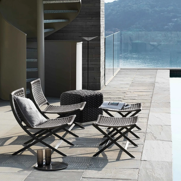 Poltroncina in acciaio e corda intrecciata Peter Outdoor di Flexform