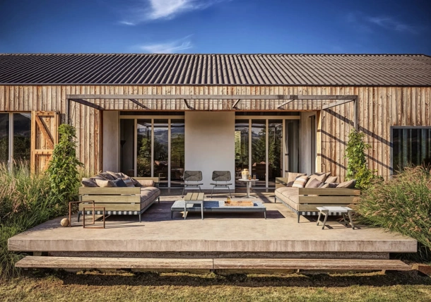 Tavolino Pico Outdoor in pietra o legno di Flexform