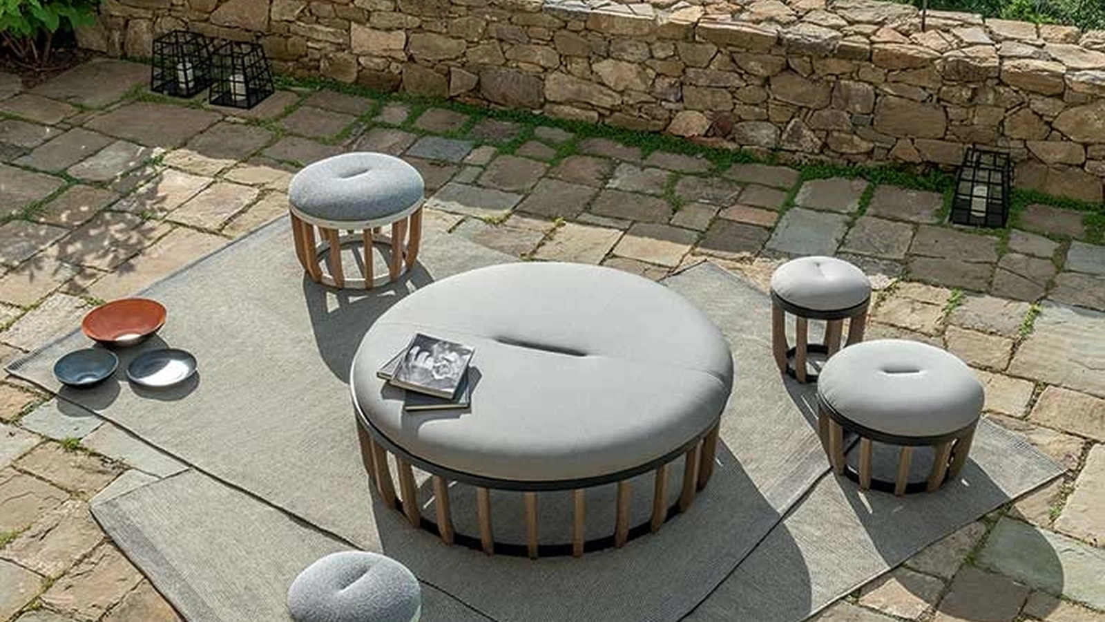 Pouf Swing in tessuto con base in alluminio di Ethimo