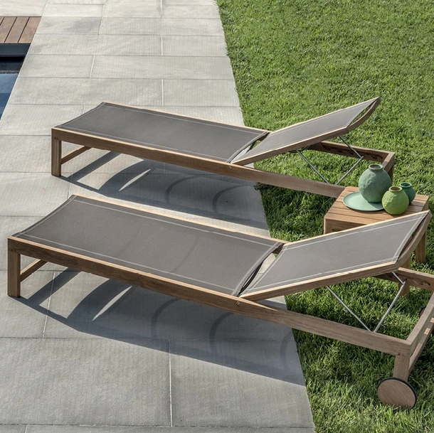Lettino Sand in Teak con telo di Ethimo