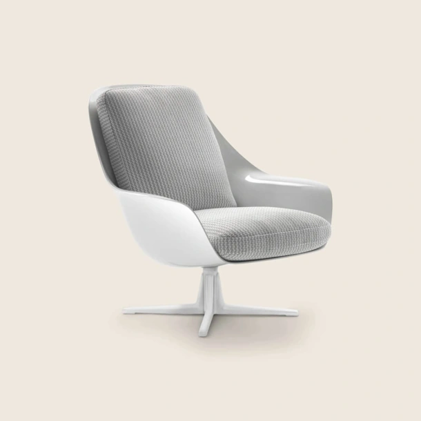 Poltroncina Sveva Light Outdoor in poliuretano rigido laccato lucido di Flexform
