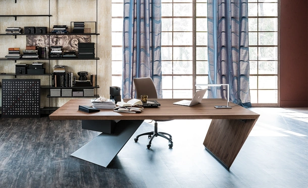 Scrivania direzionale in legno con gamba in acciaio Nasdaq di Cattelan Italia