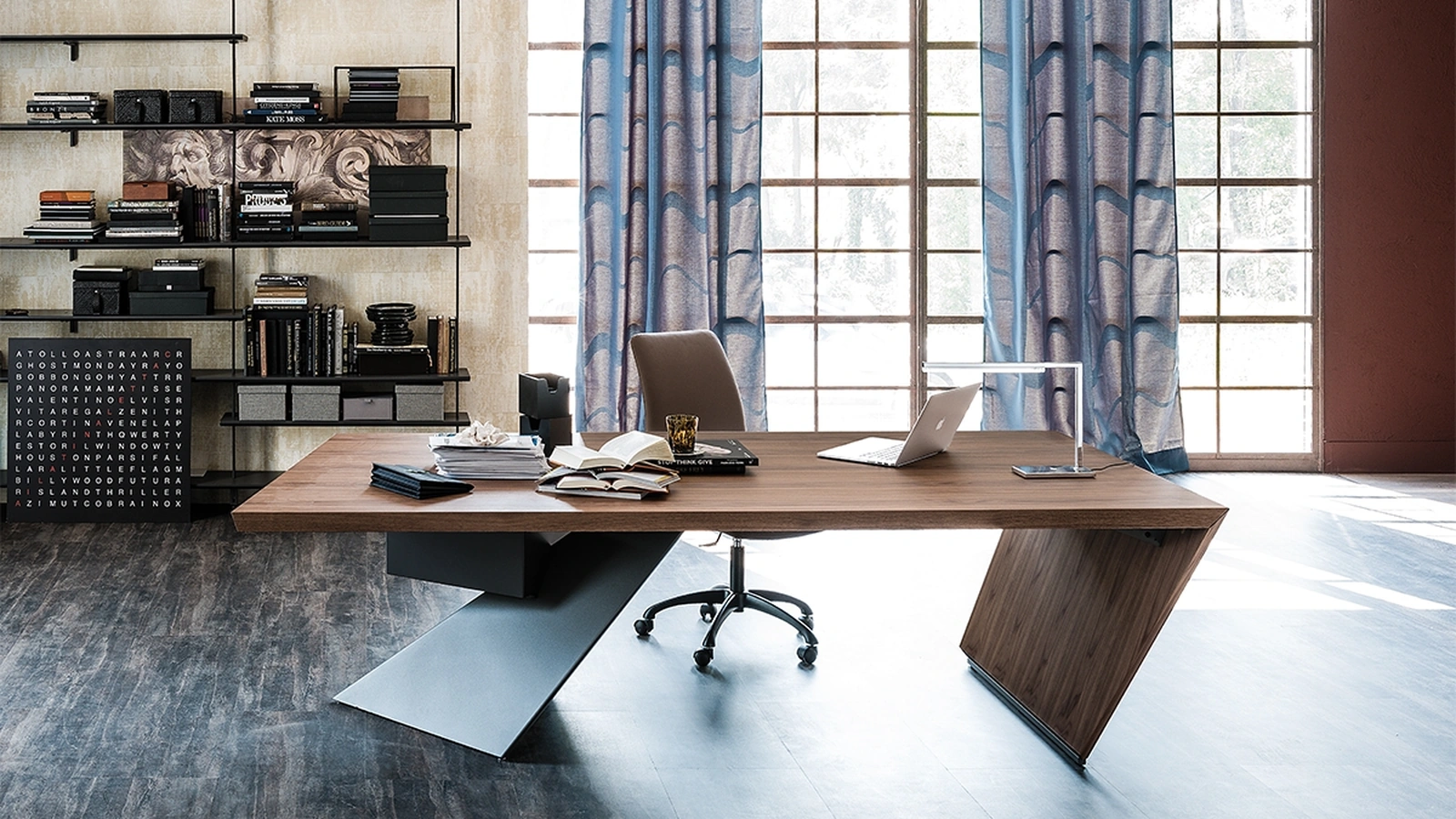 Scrivania direzionale in legno con gamba in acciaio Nasdaq di Cattelan Italia